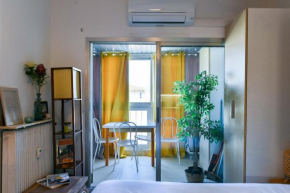 LE FESTIF splendide studio avec loggia au Carré d'Or, une joie spéciale pour deux
